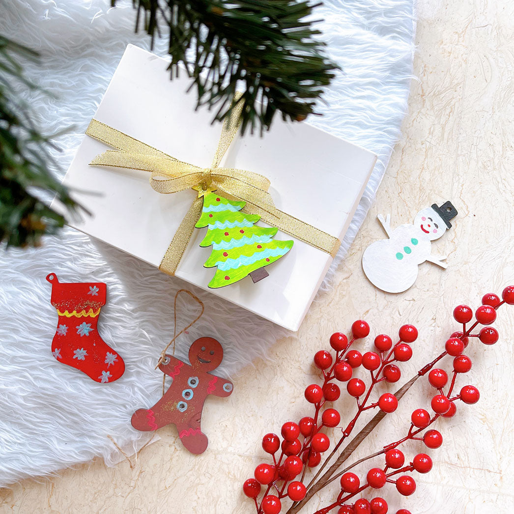 DIY Paint Your Own Christmas Ornaments 