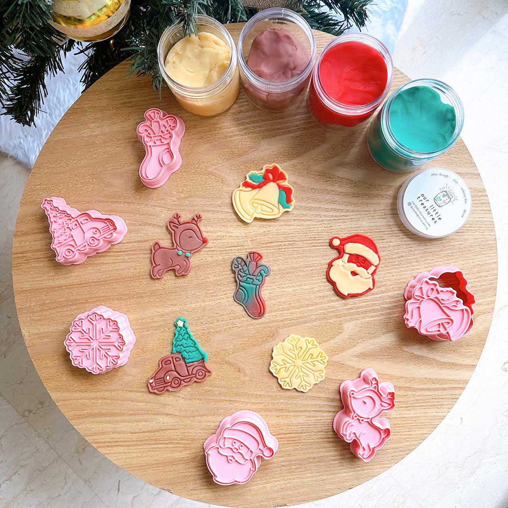 Christmas Play Dough Sensory Play 